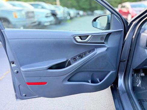 Used 2019 Hyundai Ioniq Plug-In Hybrid FWD image 7
