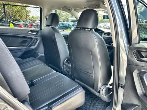 Used 2023 Volkswagen Tiguan SE image 18