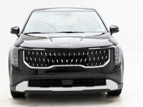 Used 2025 Kia Carnival FWD image 4