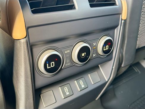 New 2026 Land Rover Defender 110 X-Dynamic SE image 19