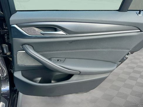 Used 2023 BMW 540i w/ M Sport Package image 33