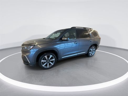 Used 2023 Honda Pilot Touring image 3