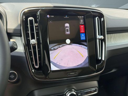 New 2026 Volvo XC40 B5 Core w/ Climate Package AWD/4WD image 19