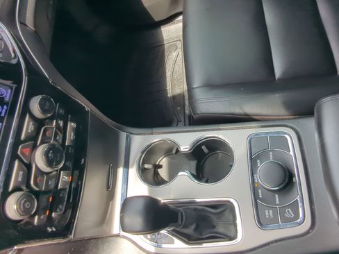 Used 2020 Jeep Grand Cherokee Limited AWD/4WD image 18