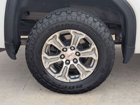 Used 2020 GMC Sierra 1500 SLE w/ SLE Value Package image 12