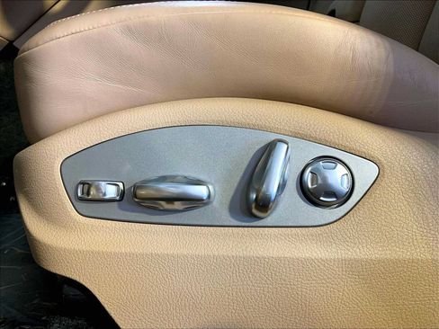Certified 2023 Porsche Macan AWD/4WD image 39