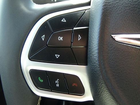 Certified 2025 Chrysler Pacifica Select FWD image 21