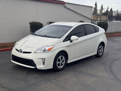 Used 2015 Toyota Prius Four image 2