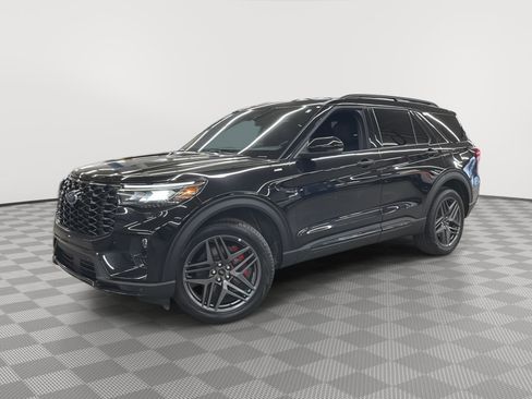 Used 2025 Ford Explorer ST-Line w/ ST-Line Street Pack image 3