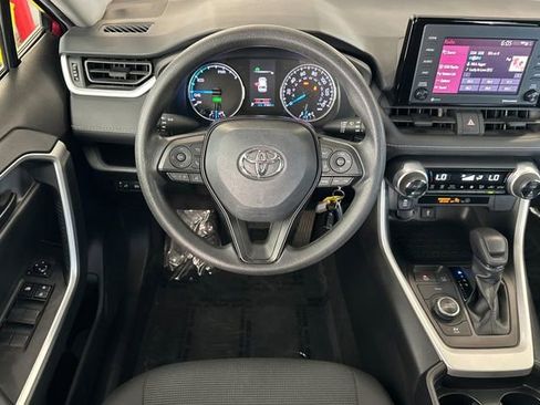 Certified 2021 Toyota RAV4 LE w/ Carpet Mat Package (TMS) AWD/4WD image 18