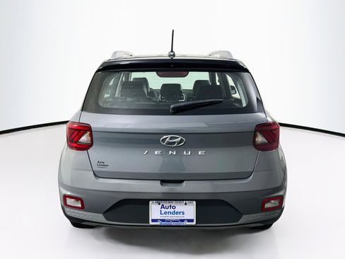 Used 2023 Hyundai Venue Limited image 6
