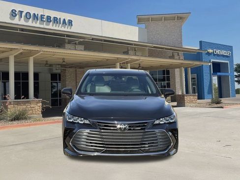 Used 2019 Toyota Avalon XLE image 9