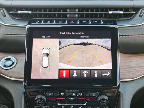 Used 2025 Jeep Grand Cherokee L Summit w/ Obsidian Package AWD/4WD image 18