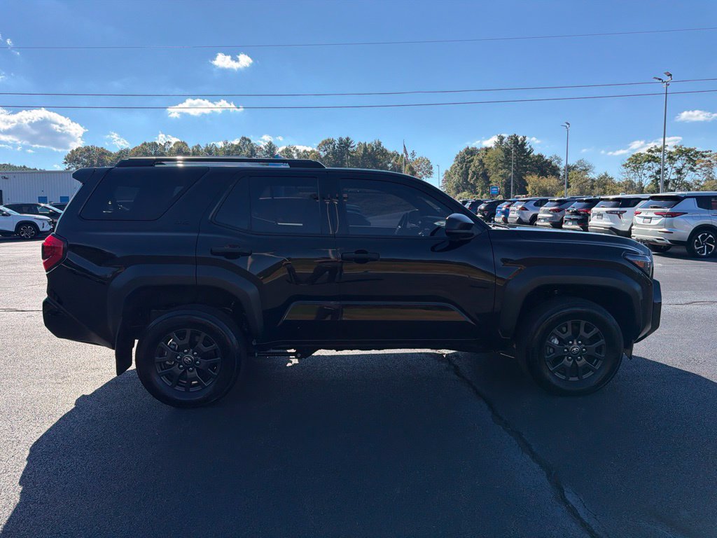 Used 2025 Toyota 4Runner SR5 AWD/4WD image 11