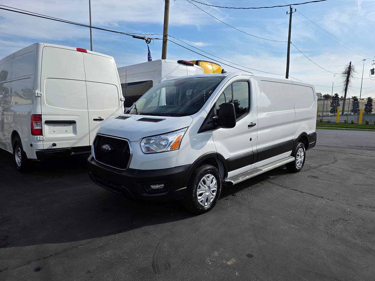 Used 2022 Ford Transit 250 Low Roof w/ Exterior Upgrade Package RWD image 27