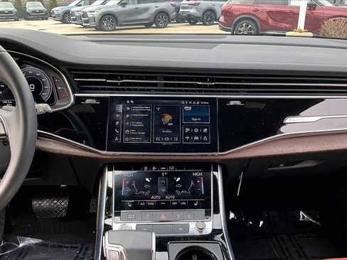 Used 2025 Audi Q7 3.0T Premium image 19