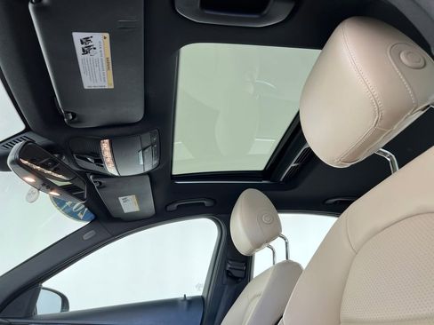 Used 2018 Mercedes-Benz C 300 Sedan image 23