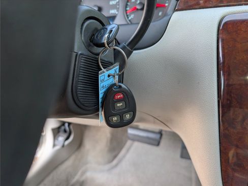 Used 2011 Chevrolet Impala LS FWD image 18