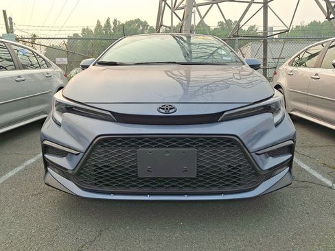 Used 2025 Toyota Corolla SE FWD image 2