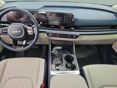 New 2026 Kia Carnival EX FWD image 9