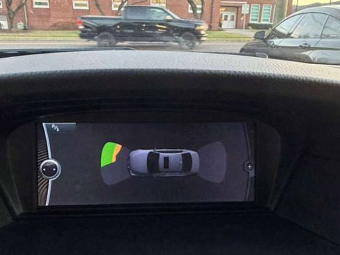 Used 2010 BMW 528i xDrive Sedan image 32