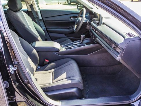 Used 2025 Honda Accord SE image 15