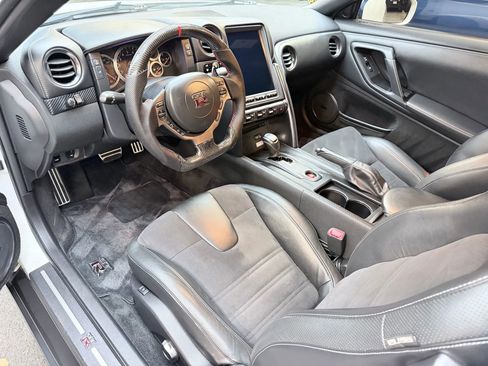 Used 2015 Nissan GT-R Premium image 10