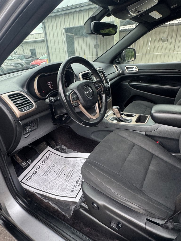 Used 2017 Jeep Grand Cherokee Laredo w/ Quick Order Package 2BE RWD image 8