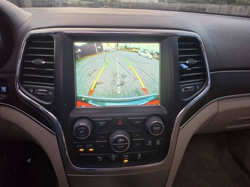 Used 2015 Jeep Grand Cherokee Overland w/ Advanced Technology Group AWD/4WD image 50