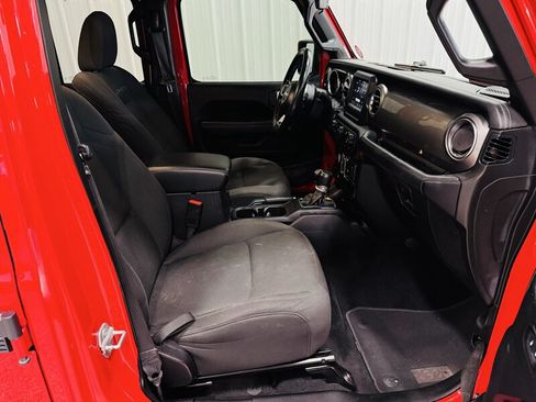 Used 2019 Jeep Wrangler Unlimited Sahara AWD/4WD image 6