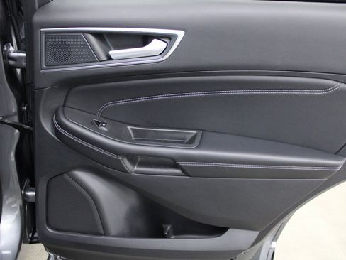 Used 2024 Ford Edge Titanium image 25