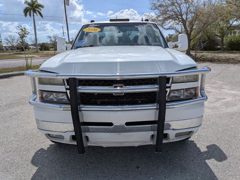 Used 2006 Chevrolet Silverado 3500 LT w/ Onstar Plus Package AWD/4WD image 9