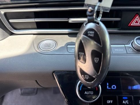Used 2024 Hyundai Elantra SEL FWD image 33