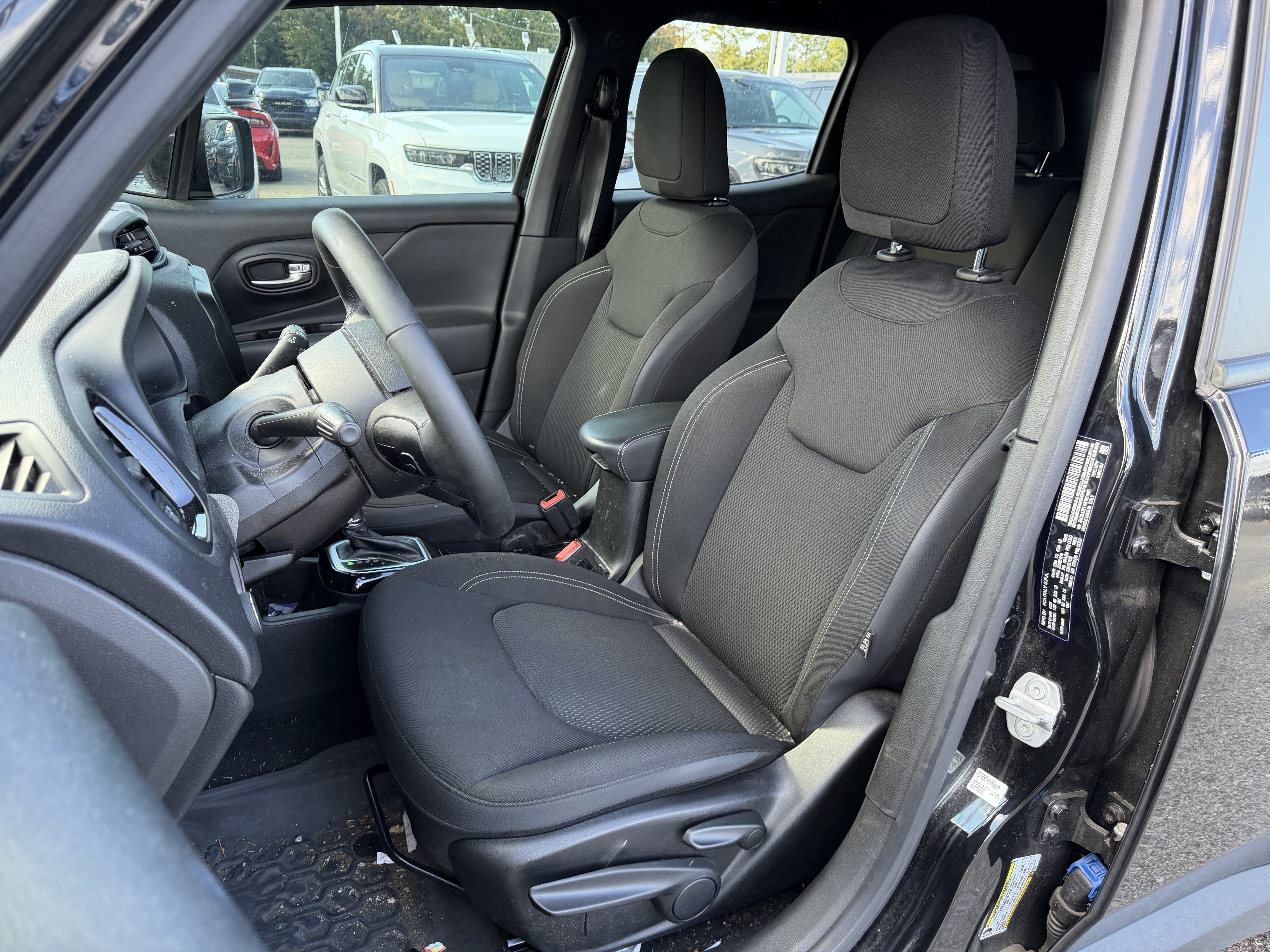 Used 2022 Jeep Renegade Altitude AWD/4WD image 10