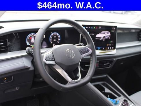 Used 2025 Volkswagen Tiguan SE AWD/4WD image 18