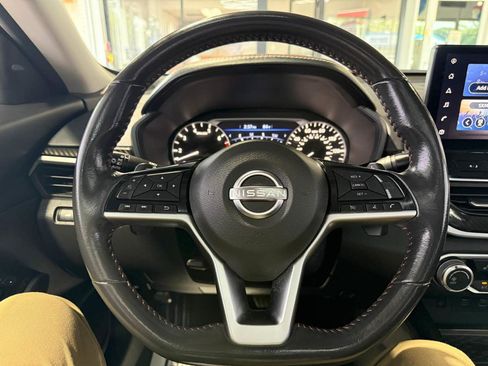Used 2023 Nissan Altima 2.5 SR w/ SR Premium Package FWD image 9