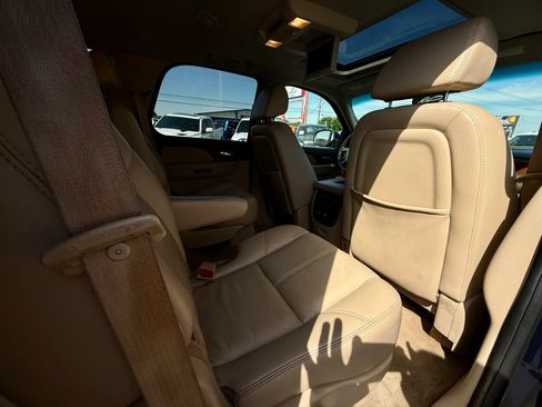 Used 2007 GMC Yukon SLT w/ SLT Preferred Equipment Group AWD/4WD image 19