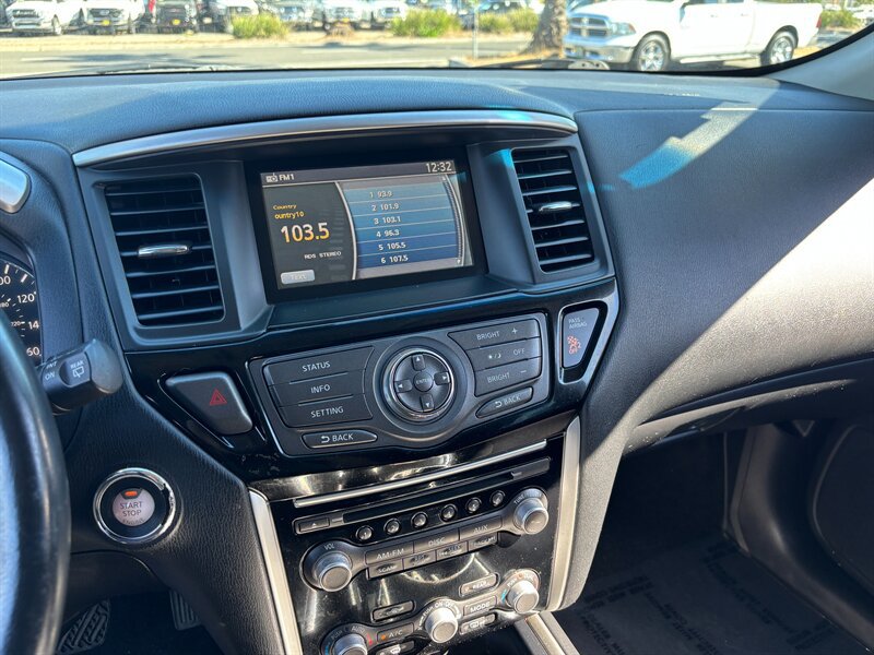 Used 2015 Nissan Pathfinder SV w/ Trailer Tow Package FWD image 13