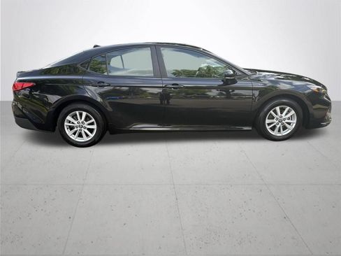 Used 2025 Toyota Camry LE FWD image 5