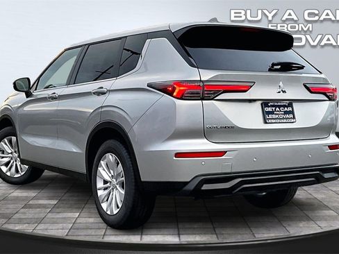 New 2025 Mitsubishi Outlander ES image 3