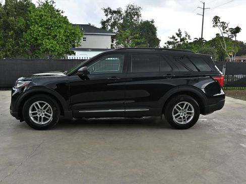 Used 2025 Ford Explorer Active w/ Active Comfort Package RWD image 6