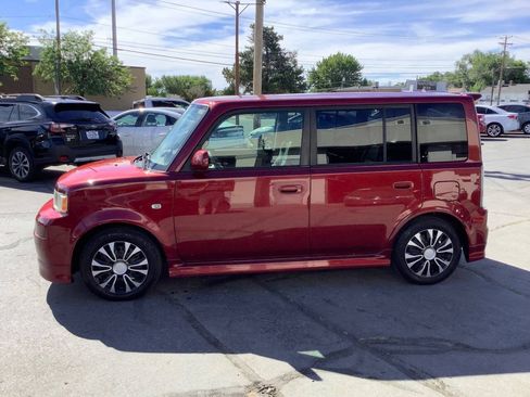 Used 2006 Scion xB FWD image 1
