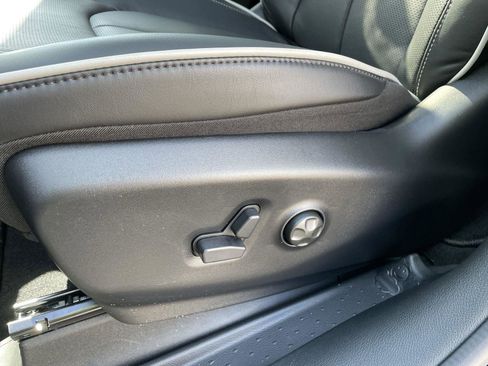 New 2026 Chrysler Pacifica Limited image 12