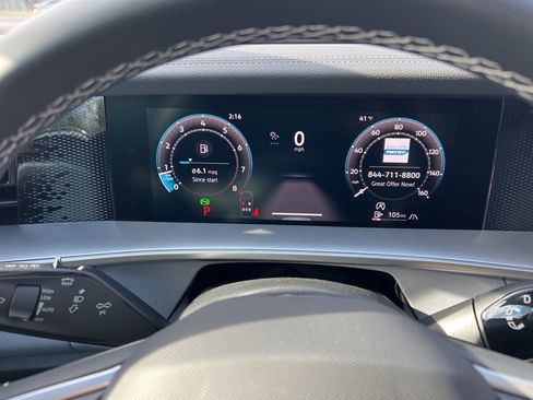 New 2026 Volkswagen Tiguan SE image 16