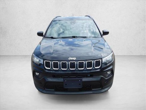 Used 2024 Jeep Compass Latitude AWD/4WD image 3