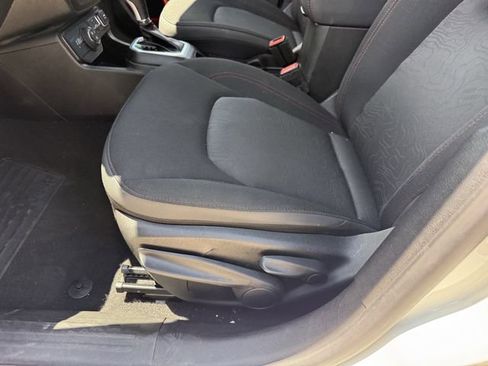 Used 2023 Jeep Renegade Trailhawk AWD/4WD image 28
