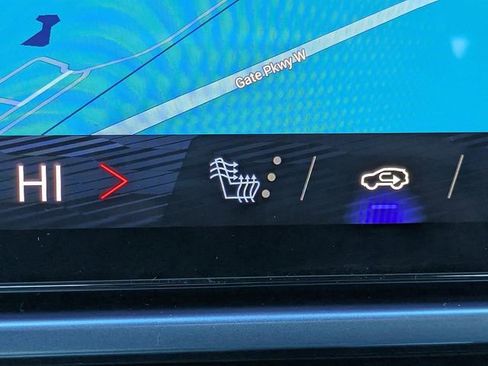 Used 2025 Chevrolet Equinox EV LT w/ Convenience Package image 22