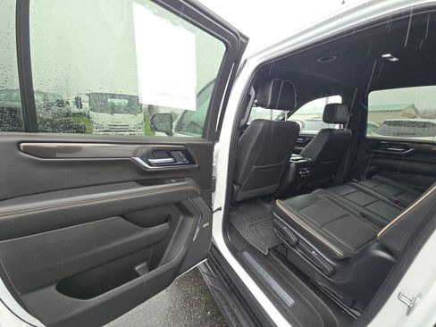 Used 2025 GMC Yukon XL Elevation AWD/4WD image 11