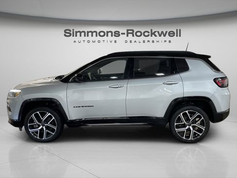 Used 2025 Jeep Compass Limited w/ Elite Group AWD/4WD image 2