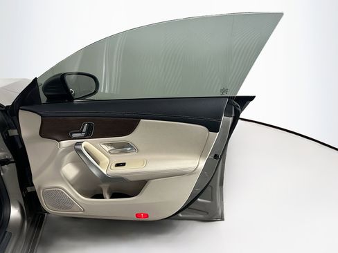 Used 2020 Mercedes-Benz CLA 250 image 33